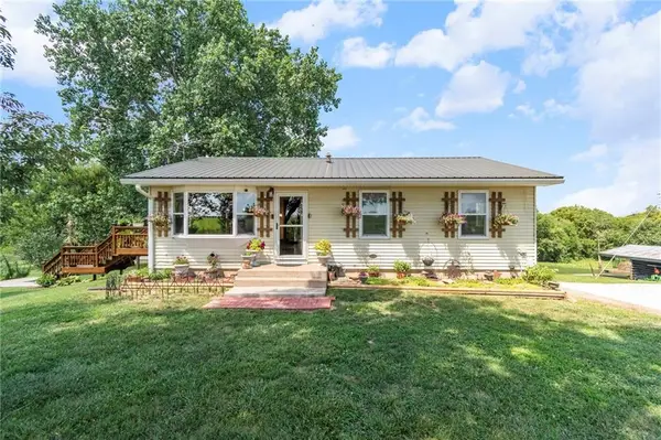 8235 NW Kidder Road, Kidder, MO 64649