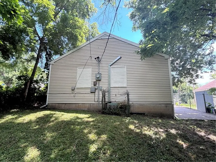 4436 Myrtle Avenue, Kansas City, MO 64130 - #2