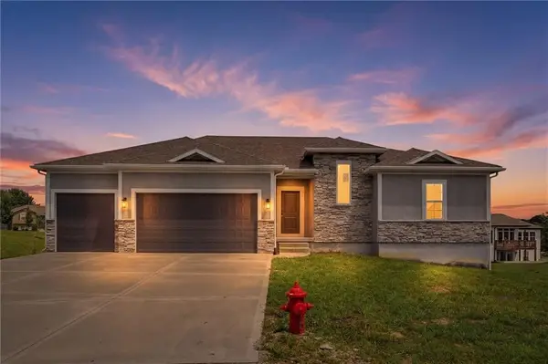 1114 SW Crabtree Circle, Oak Grove, MO 64075