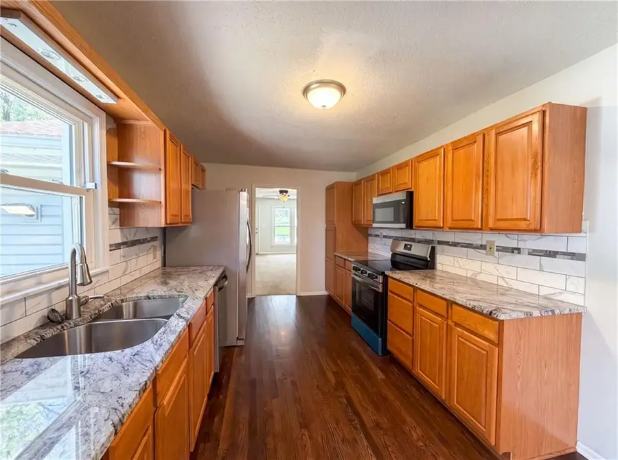 8104 N State Route 9 Highway, Kansas City, MO 64152 - #2