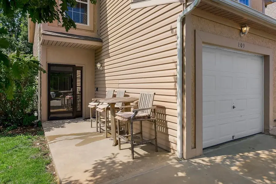 209 N 6th Terrace, Louisburg, KS 66053 - #2