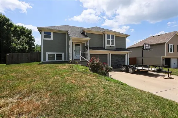 205 Echo Ridge Drive, Buckner, MO 64016