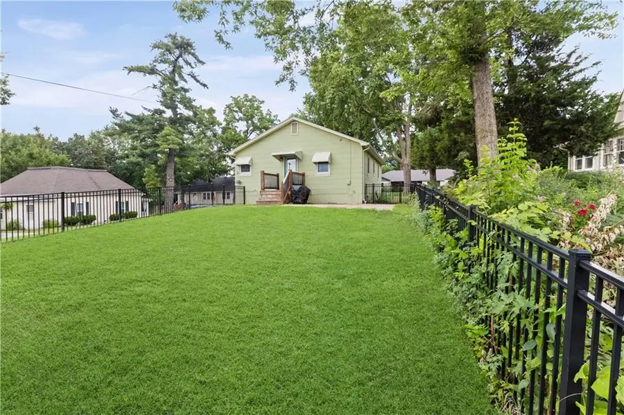 201 E Hurt Street, Liberty, MO 64068 - #2