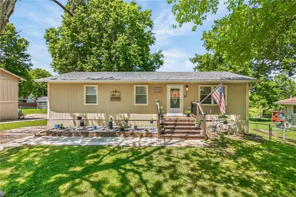 504 SE 19th Street, Oak Grove, MO 64075