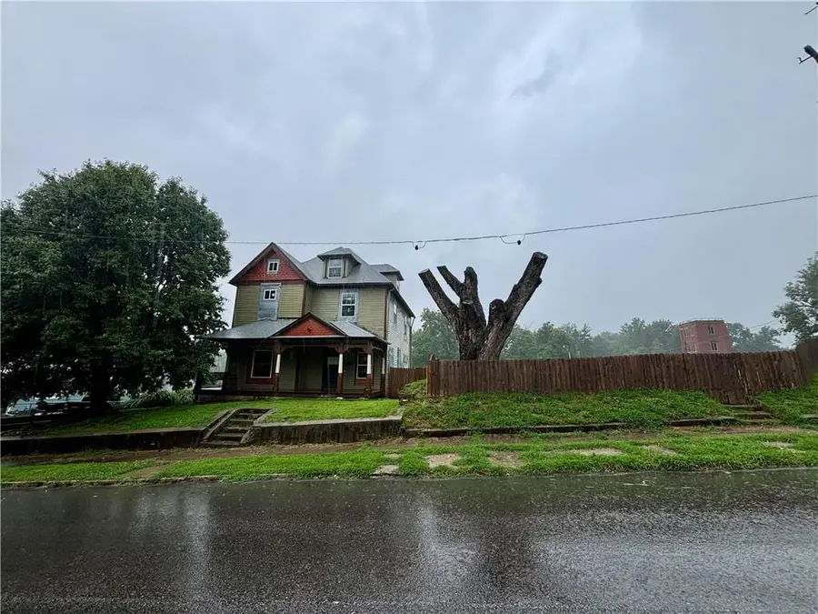108 S 19th Street, Saint Joseph, MO 64501 - #2
