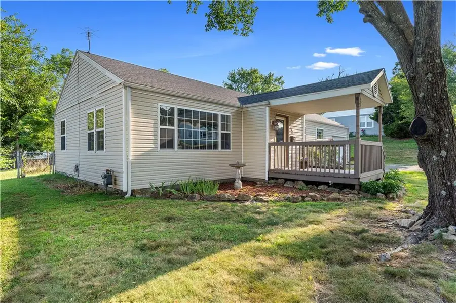 700 W Burton Street, Nevada, MO 64772 - #3