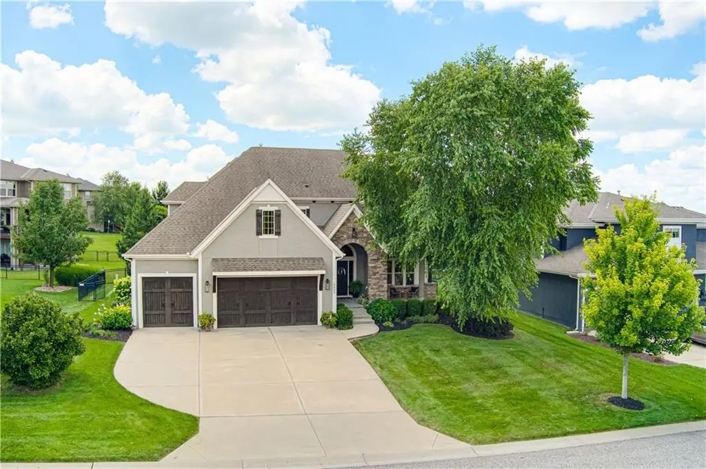 9405 W 163rd Place, Overland Park, KS 66085 - #1
