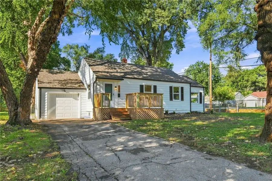 400 W 86th Terrace, Kansas City, MO 64114 - #2
