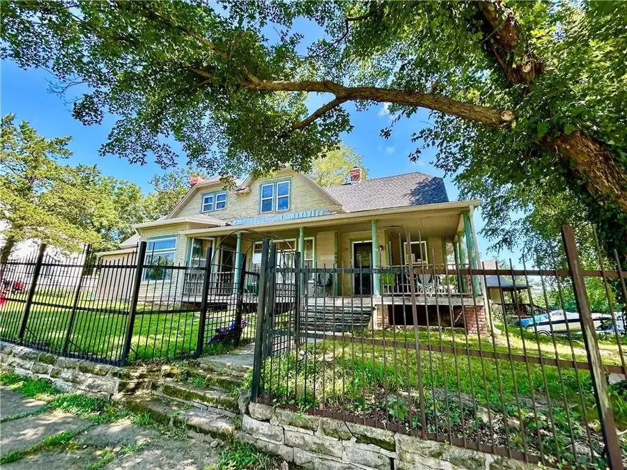 409 E Spring Street, El Dorado Springs, MO 64744 - #3