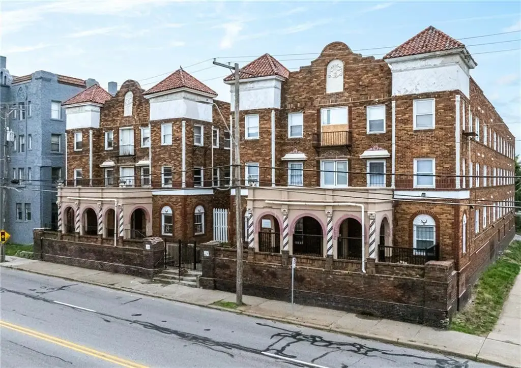115-119 W 39th Street, Kansas City, MO 64111 - #1