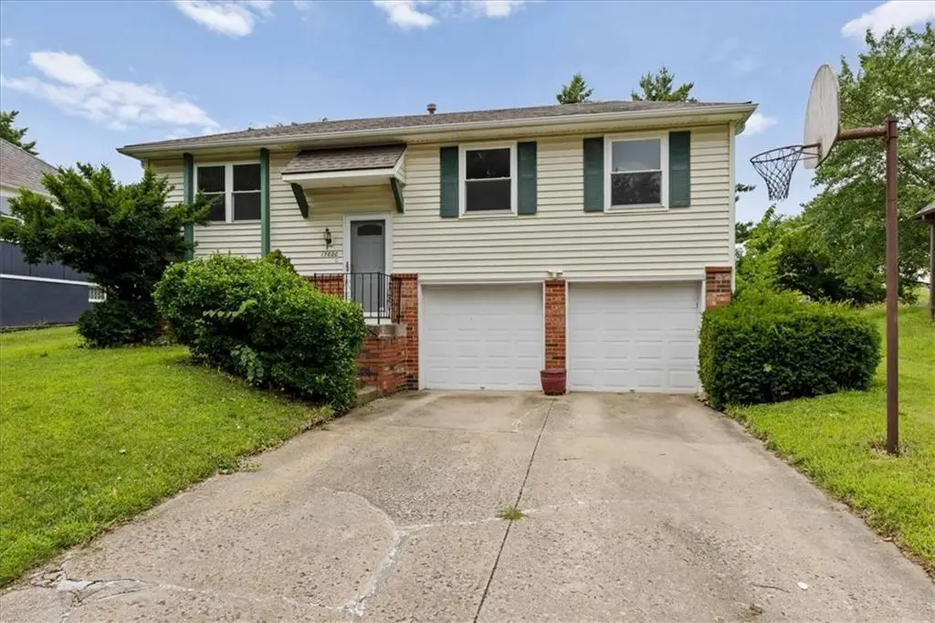 13020 S Sycamore Street, Olathe, KS 66062 - #1