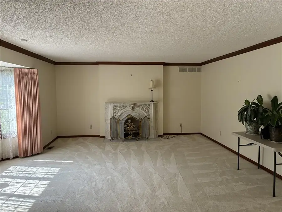 2601 Indian Trail Drive, Saint Joseph, MO 64506 - #2