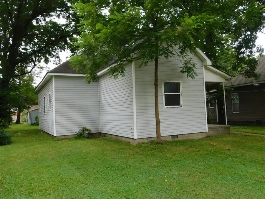 807 W 5th Street, Pittsburg, KS 66762 - #2