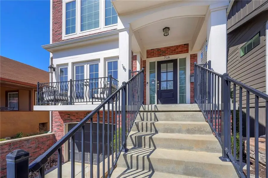 716 W 45th Street, Kansas City, MO 64111 - #2