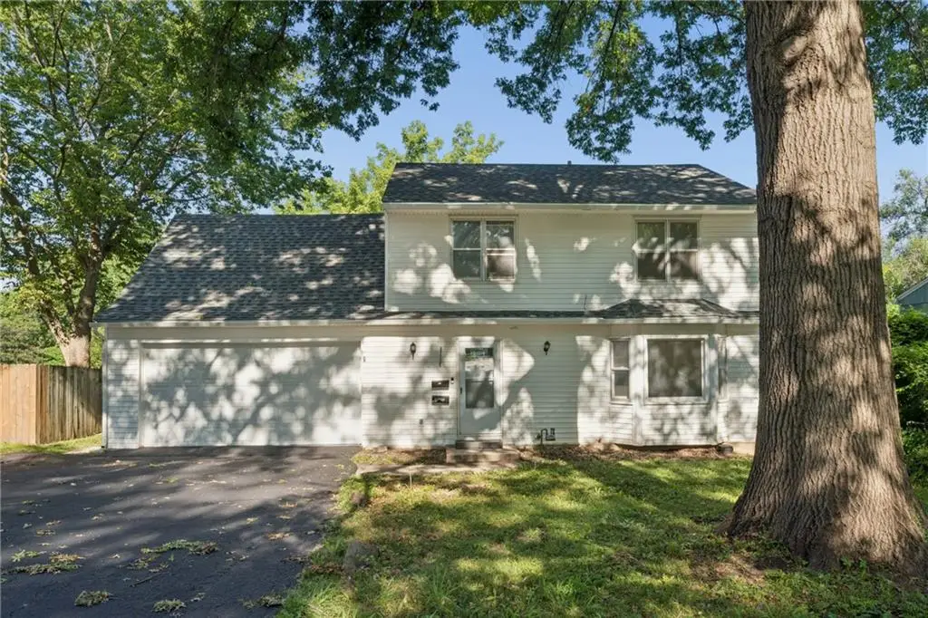 8110 Walnut Street, Kansas City, MO 64114 - #1