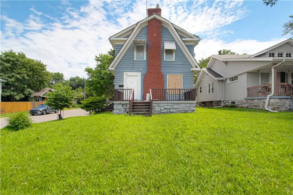 6727 Paseo Boulevard, Kansas City, MO 64132 - #1