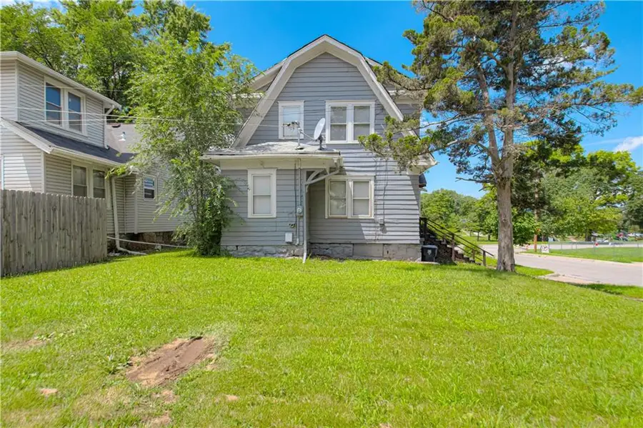 6727 Paseo Boulevard, Kansas City, MO 64132 - #2