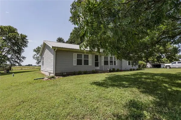 9009 NW County Road 2002 Road, Amoret, MO 64722