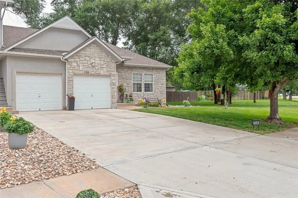 724 S Woodson Lane, Gardner, KS 66030 - #1