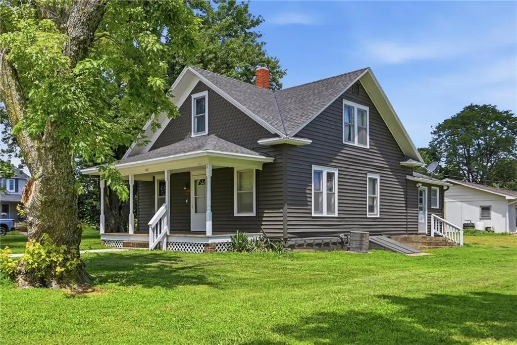 401 1st Street, Effingham, KS 66023 - #1