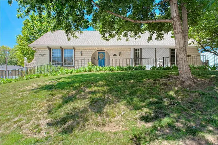 7600 N Park Avenue, Gladstone, MO 64118 - #2