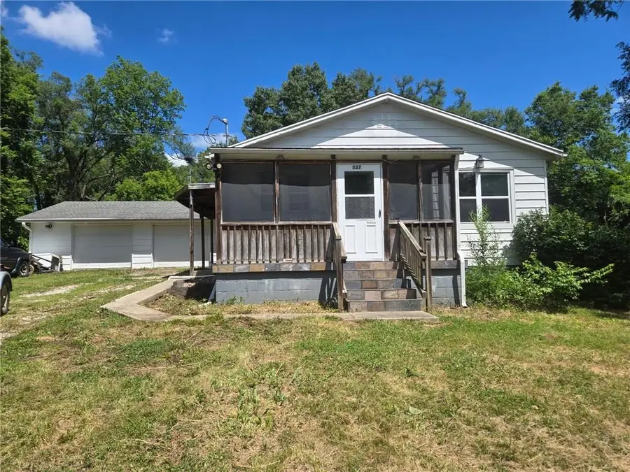 527 N 141st Street, Bonner Springs, KS 66012 - #3
