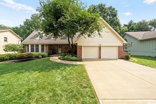8262 W 117th Street, Overland Park, KS 66210