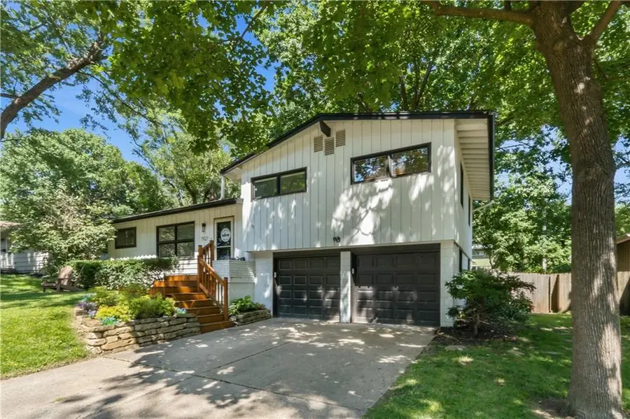 7927 Windsor Street, Prairie Village, KS 66208 - #2