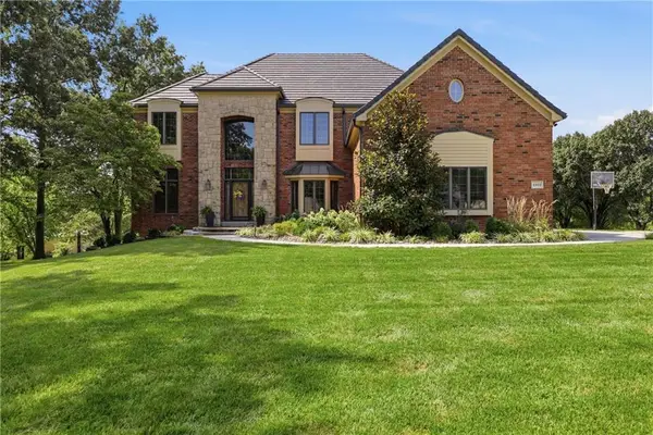 4402 NW Bittersweet Lane, Blue Springs, MO 64015