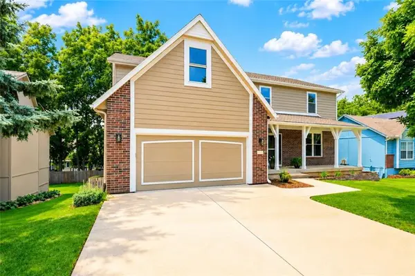 820 NE Adams Drive, Lee's Summit, MO 64086