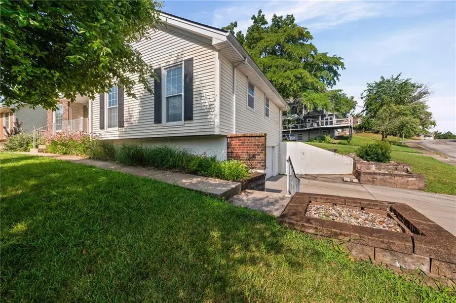 5836 N Indiana Avenue, Gladstone, MO 64119 - #3