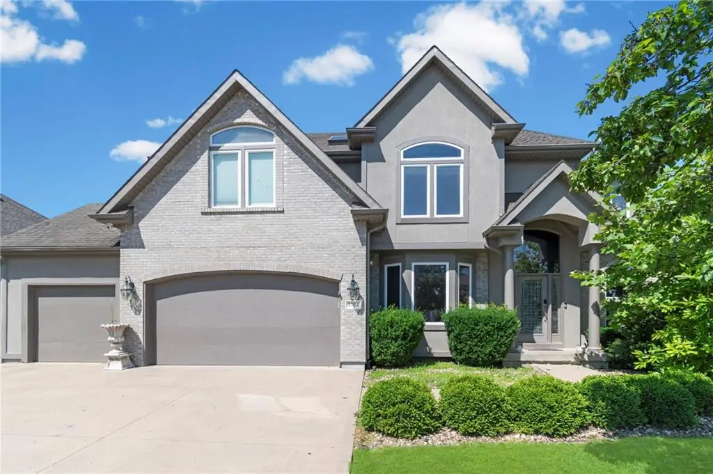 6304 N Kensington Court, Kansas City, MO 64119 - #1
