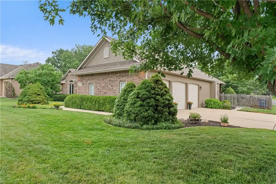 1202 NW Burr Oak Lane, Grain Valley, MO 64029 - #3