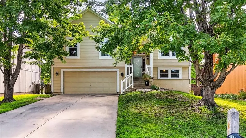 1028 N Crest Drive, Olathe, KS 66061 - #1