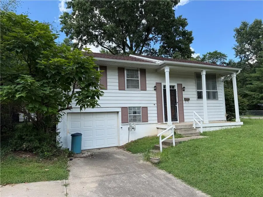 8512 E 91st Street, Kansas City, MO 64138 - #2