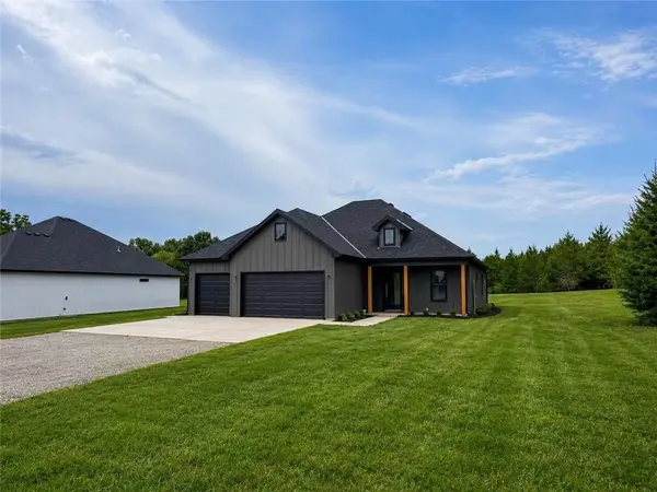 324 NE 51st Road, Warrensburg, MO 64093