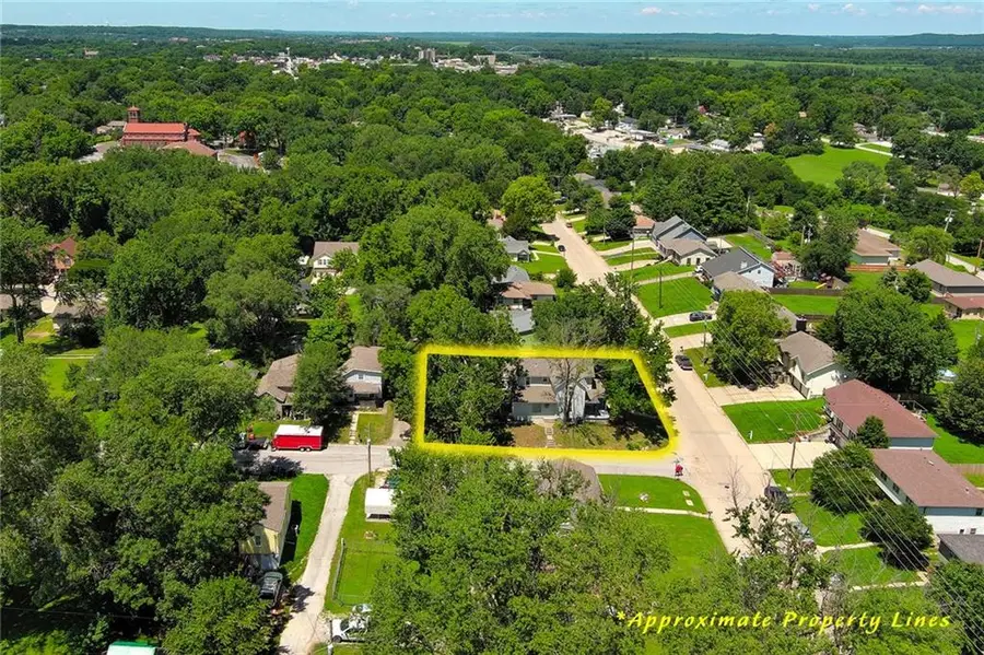 1716 S 5th Street, Leavenworth, KS 66048 - #2