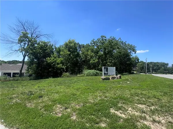 1500 SW Stonewall Drive, Oak Grove, MO 64075