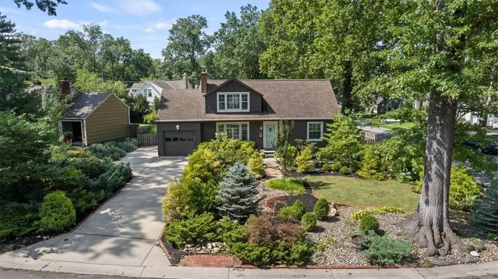 4211 W 73rd Street, Prairie Village, KS 66208 - #1