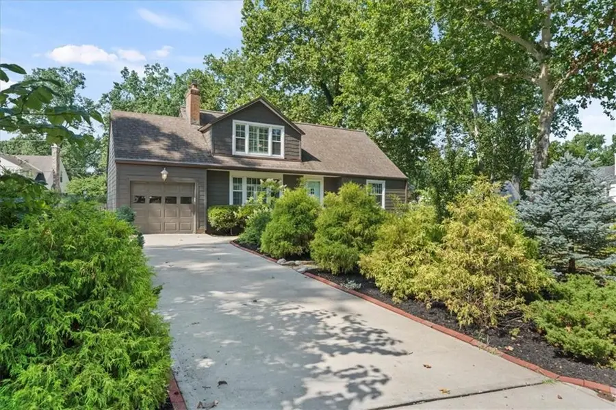 4211 W 73rd Street, Prairie Village, KS 66208 - #3