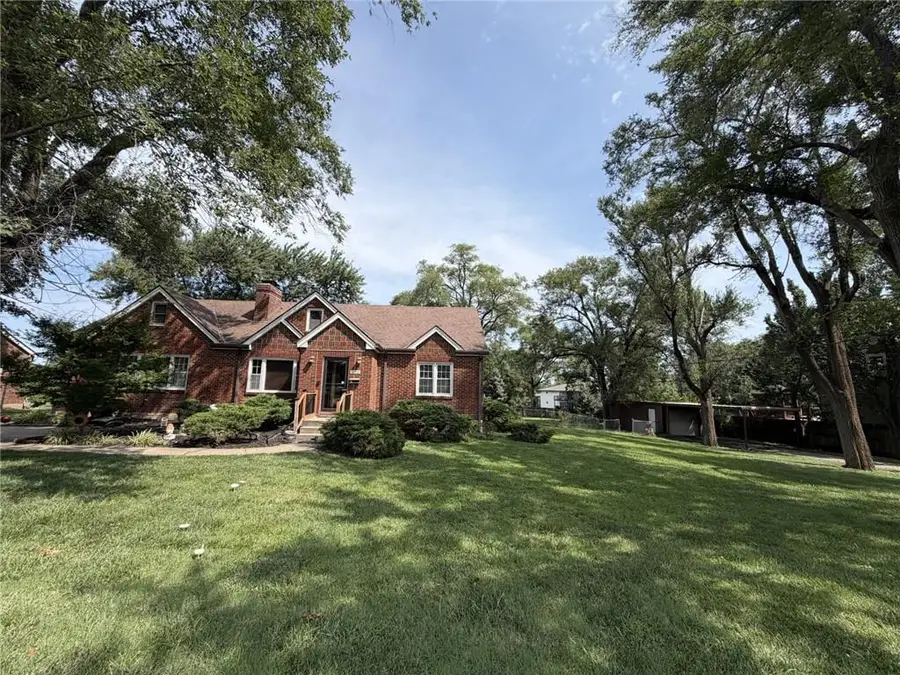 10910 W 67 Street, Shawnee, KS 66203 - #2