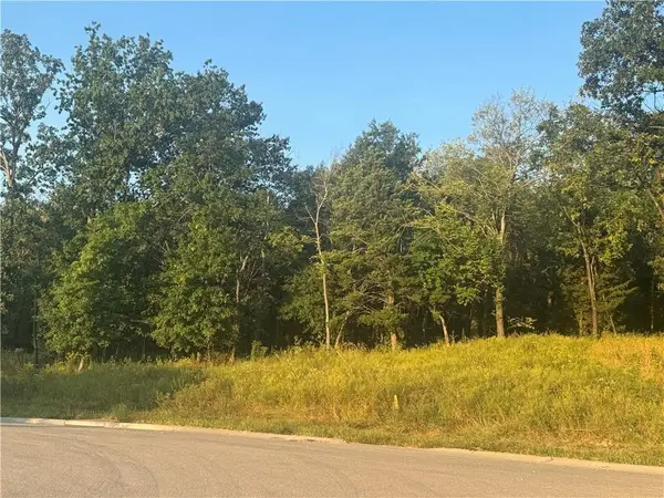 1606 SW Stonewall Drive, Oak Grove, MO 64075