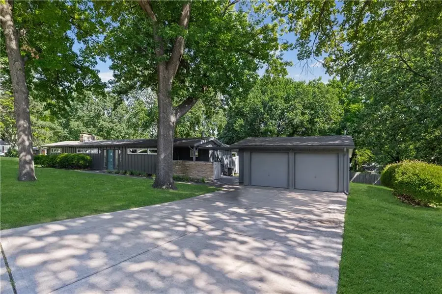8201 W 64th Terrace, Merriam, KS 66202 - #2