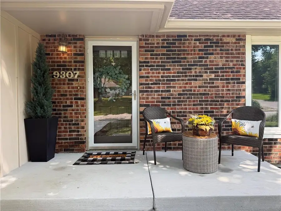 9307 Alden Street, Lenexa, KS 66215 - #2