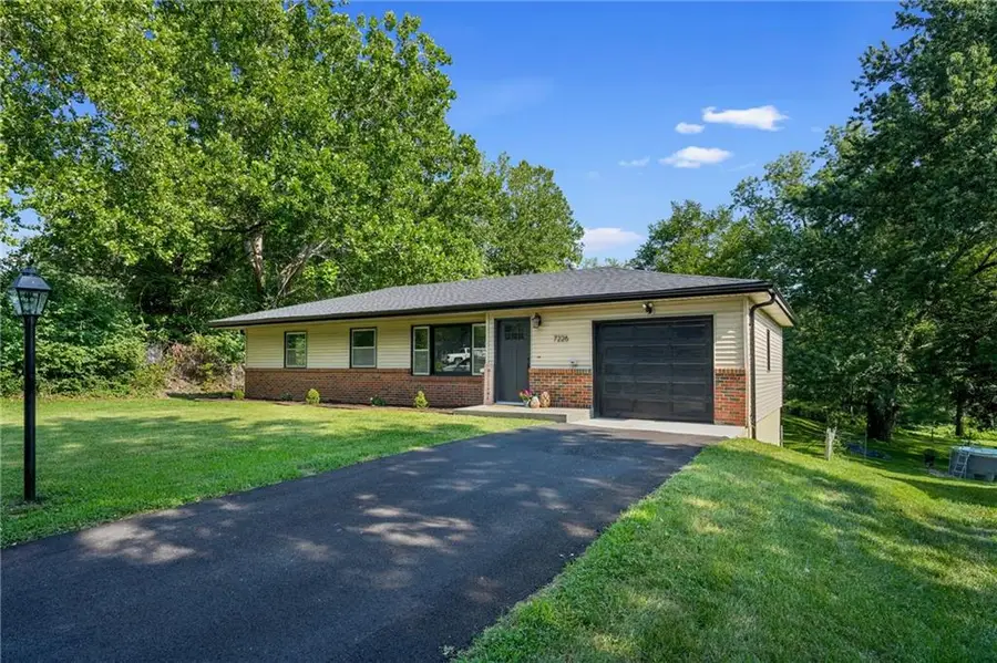 7226 Webster Avenue, Kansas City, KS 66109 - #2