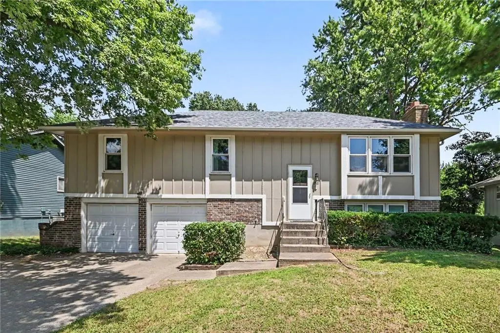 2521 S Whitney Avenue, Independence, MO 64057 - #1