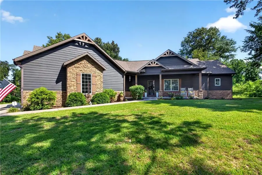 3207 E 20th Street, Pittsburg, KS 66762 - #2