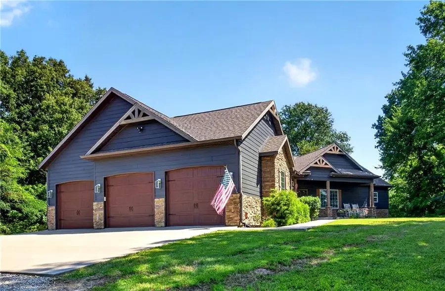3207 E 20th Street, Pittsburg, KS 66762 - #3