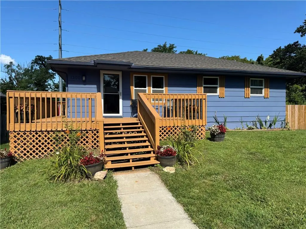 1300 S Mchenry Street, Independence, MO 64057 - #1
