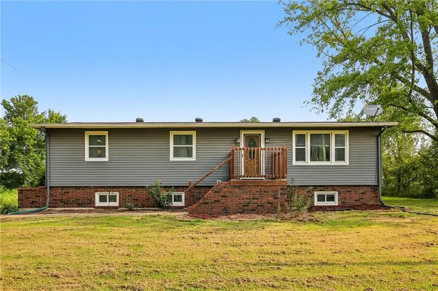 19950 Parallel Road, Tonganoxie, KS 66086 - #2